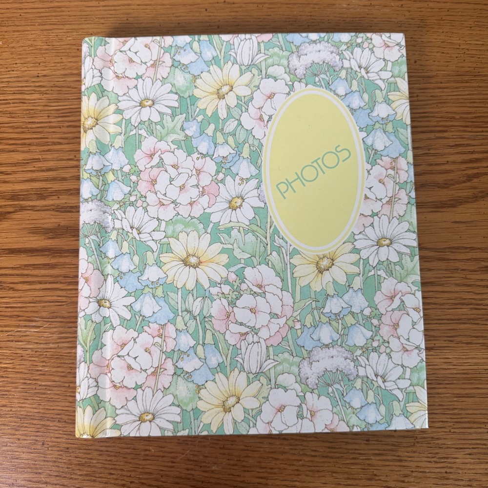 Vintage Floral Photo Album‎ Pastel Daisy Flower Print Made in Hong Kong Retro